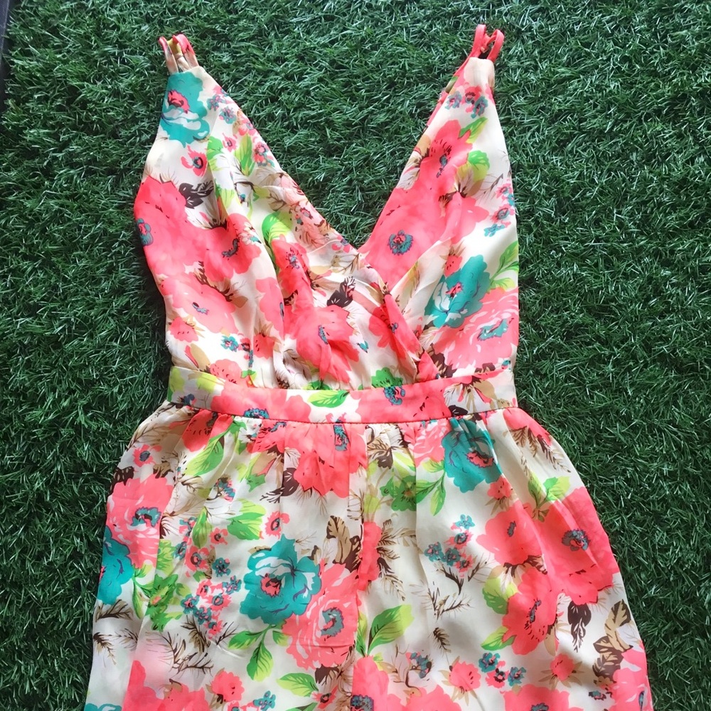 ✨Pink Floral Romper Size Small✨